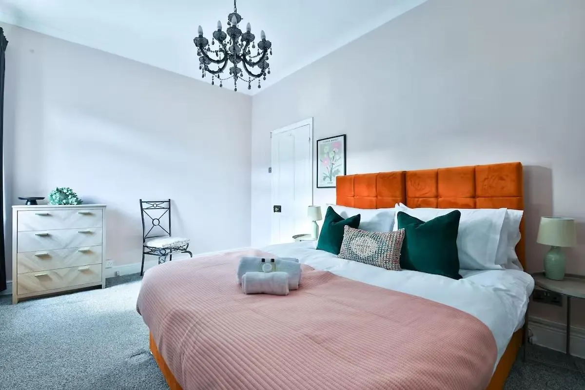 Apartamento Chic 3 Bedroom House - Sleeps 8 - Close to Centre Cardiff
