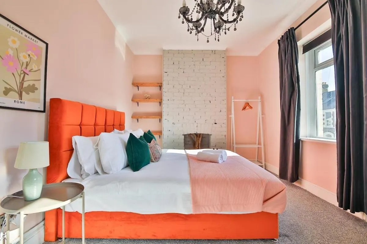 Apartamento Chic 3 Bedroom House - Sleeps 8 - Close to Centre Cardiff Reino Unido