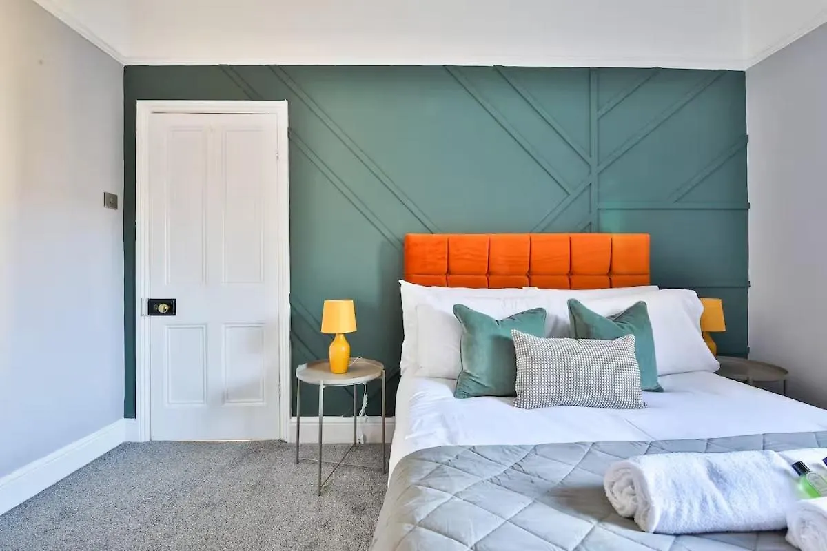 Apartment Chic 3 Bedroom House - Sleeps 8 - Close to Centre Cardiff