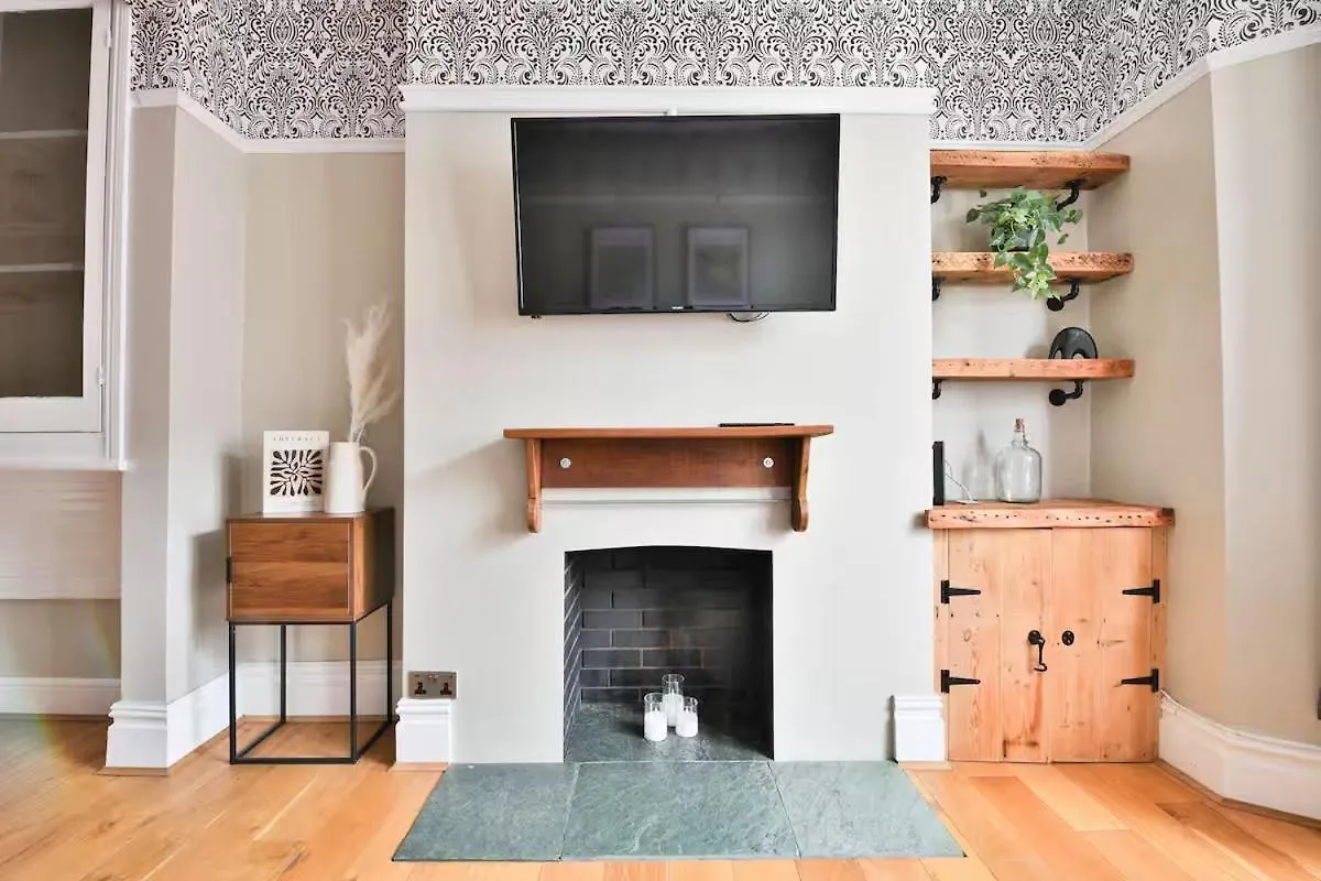 Chic 3 Bedroom House - Sleeps 8 - Close to Centre Cardiff United Kingdom