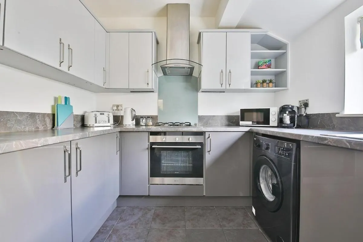 Chic 3 Bedroom House - Sleeps 8 - Close to Centre Cardiff United Kingdom