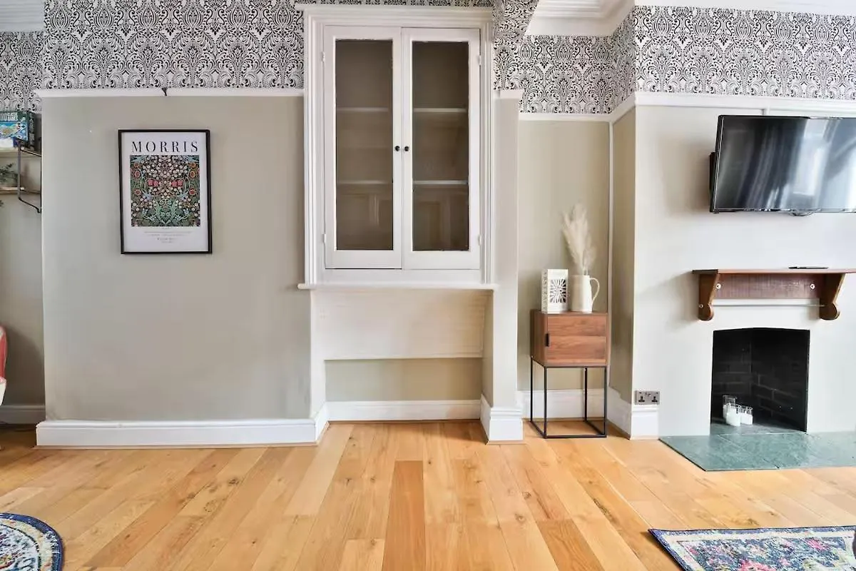 Chic 3 Bedroom House - Sleeps 8 - Close to Centre Cardiff